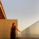 Julie Benz Instagram - Dreams are made of sand and sunsets 🌅 Happy New Year’s Eve 🥳 be safe tonight and see you in 2023!!! 😘