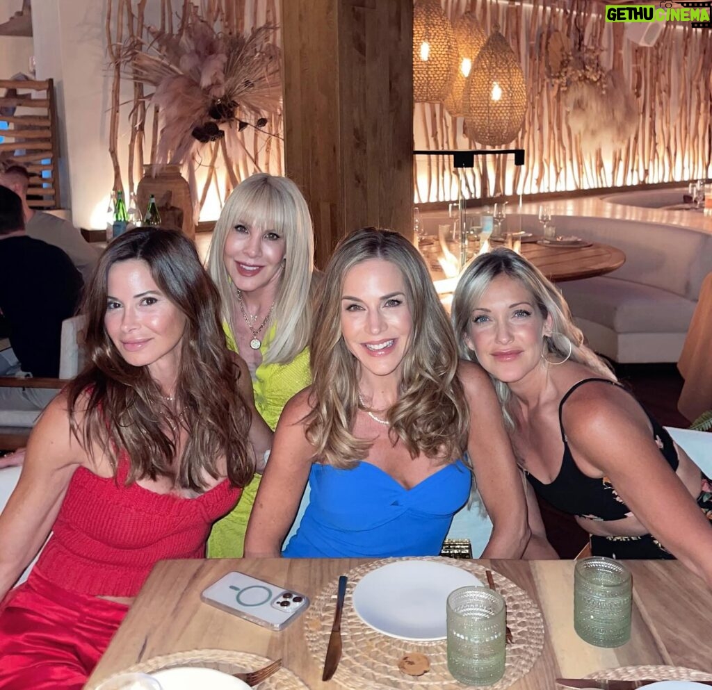Julie Benz Instagram - Find your tribe 💕 I’m a lucky girl 🍀