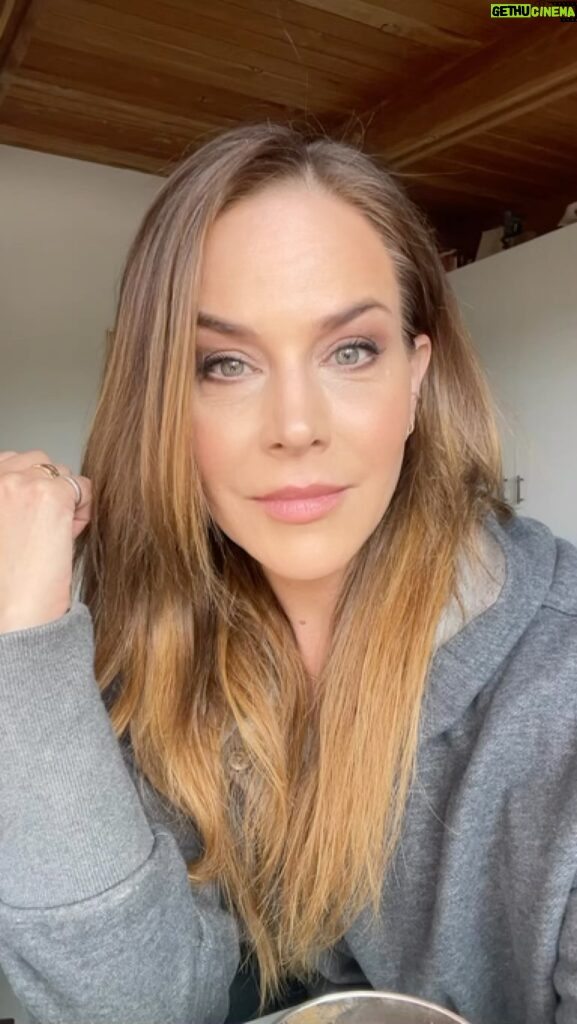 Julie Benz Instagram - Excited to see everyone at @steelcitycon March 31-April 2 ❤️ Head over to their IG for more information on tickets, schedules, guests etc ✨ And rumor is there might be a little #dexter reunion happening 💉🩸❤️‍🩹 🛀