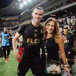 Julie Benz Instagram - He really wanted a photo with me 😜 @garethbale11 📷 by @garibayphoto