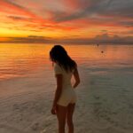 Julie Bertin Instagram - 📍Trou-aux-Biches, Maurice « À mon plus beau coucher de soleil … ☀️ ».