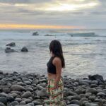 Julie Bertin Instagram - 📍 Manapany, La Réunion . . (pour la ref du pantalon, c’est au marché de st Paul 👀).