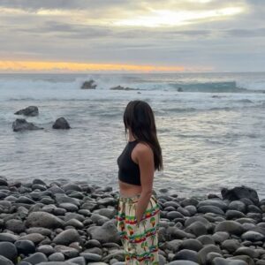 Julie Bertin Instagram - 📍 Manapany, La Réunion 
.
.
(pour la ref du pantalon, c’est au marché de st Paul 👀).