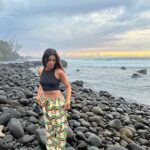 Julie Bertin Instagram - 📍 Manapany, La Réunion . . (pour la ref du pantalon, c’est au marché de st Paul 👀).