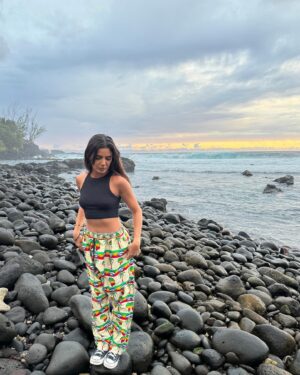 Julie Bertin Instagram - 📍 Manapany, La Réunion 
.
.
(pour la ref du pantalon, c’est au marché de st Paul 👀).