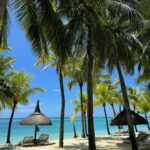 Julie Bertin Instagram - Quand on m’annonce que ce week-end, il fait 20° ☀️.  «Cette plage « Le Morne » fais partie des plus belles plages que j’ai pu voir lors de mes voyages et c’est clairement ma préférée de Maurice 🤩 ».
