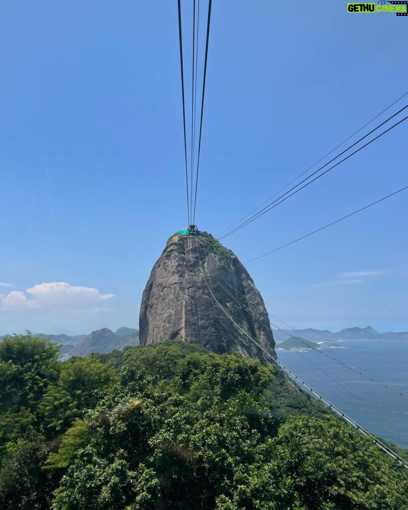 Julie Bertin Instagram - Copa, Copacabana Baby 🇧🇷. 1. Copacabana 2. Mont du Pain de Sucre 3. Moi et un Ouistiti poilus des oreilles 4/5. Mont du Pain de Sucre 6. Moi et mes Globo salés (t’as l’impression de manger de l’air) 7/8. Escalier Selarón, (L’escalier a été classé monument historique et Selaron a reçu le titre de « Citoyen d’honneur » de la ville) #brazil🇧🇷 #copacabana #explore #travelphotography #fyp #frenchgirl #hollidays #riodejaneiro #praiagrande