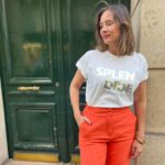 Julie de Bona Instagram - @plume_paris_ a imaginé ce t-shirt en soutien à @enfantbleunational qui lutte contre la maltraitance infantile. L'intégralité des bénéfices de la vente sera reversée à l'association "Splendide" parce que pour @__c_l_i__ -la créatrice de la marque- il est important de mettre des mots positifs et lumineux : un demain est possible pour les enfants 🧡 #enfantbleunational #plumeparis #splendide
