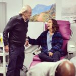Julie de Bona Instagram - Quel bonheur de tourner avec ce grand monsieur #PatrickChesnais A ce soir sur @france2 pour la dernière soirée de @lecoledelavieoff @naguiiiiiii @banijayproductionmedia @fiction_air