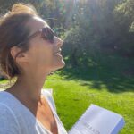 Julie de Bona Instagram – Profitons des derniers rayons de soleil ☀️ #lecoledelavie #automne