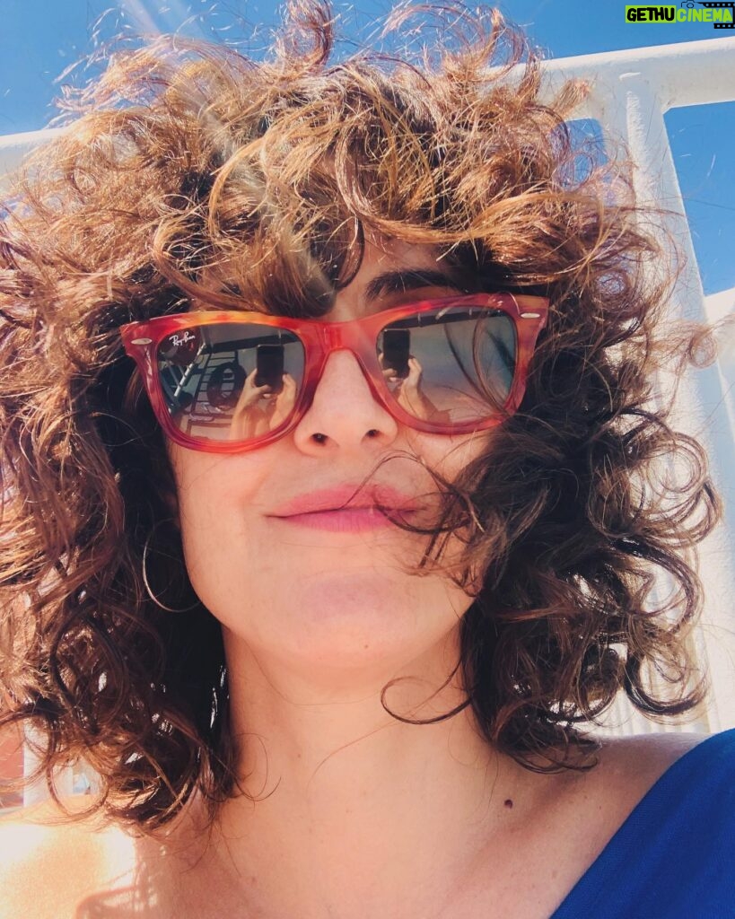 Julieta Díaz Instagram - Con el viento en la cara ✨🌊 @coloniaexpress ❤️