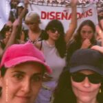 Julieta Díaz Instagram – Con mi amiga y compañera maravillosa @celinafont y el gran colectivo de cineastas argentinos en la plaza por la Verdad, Memoria y Justicia. Por nuestro trabajo que siempre podemos mejorar pero nunca destruir! Qué fuerza abrazarnos todos y todas allí 🇦🇷💪🏽🎬❤️