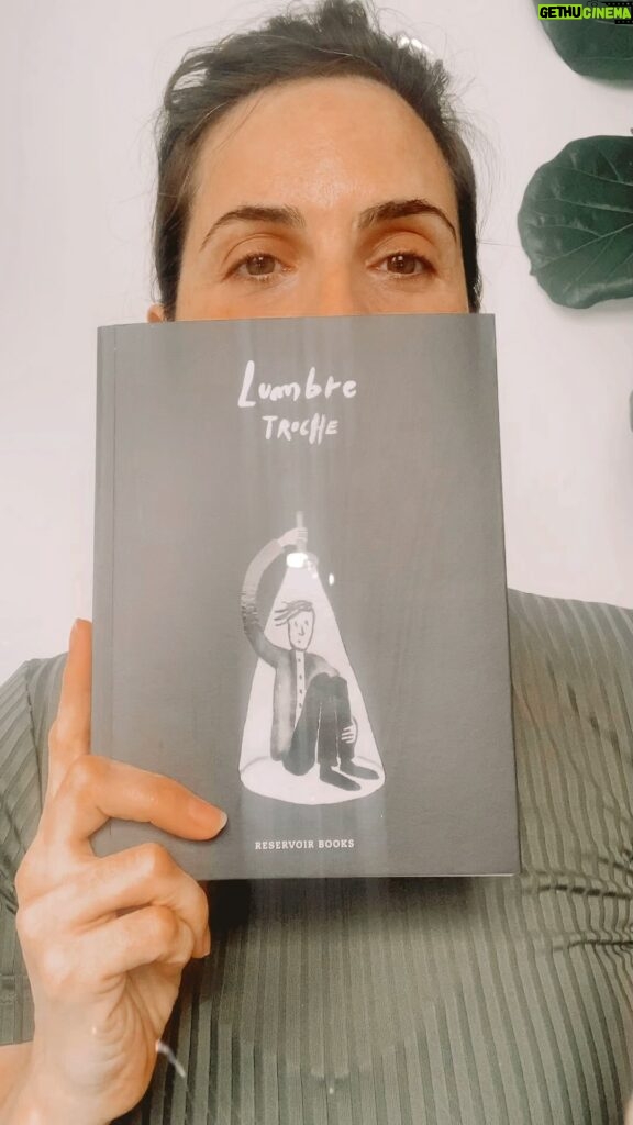 Julieta Díaz Instagram - Hola amigas y amigos! El sábado 4 de mayo a las 20hs en @espaciomoebius es la presentación de Lumbre 🕯️ el tercer libro de @portroche ❤️ Se suma la genia divina de @powerpaola charlando con Troche sobre este trabajo precioso y profundo 🖌️✨ Y voy a estar cantando unas canciones allí con @leoandersenmusica en guitarra mágica 🎸❤️‍🔥 Las y los esperamos para festejar este nuevo libro y el encuentro y para brindar con un divino vino de @bacoclub 🍷 Entrada libre y gratuita ✨ Agenden! nos vemos! 💋