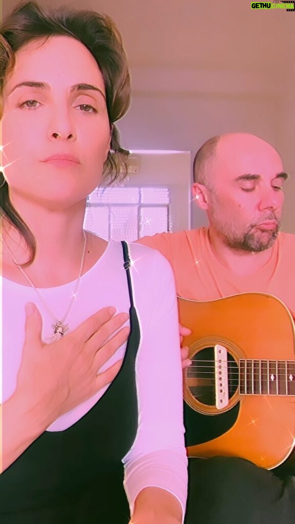 Julieta Díaz Instagram - Aquí suena Río Negro canción solista de @diegopresabuceo 🎸 que incorporamos al repertorio de nuestro dúo 🎶