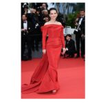 Juliette Binoche Instagram - Thank you @dior et @mariagraziachiuri for making this gorgeous red dress. And thank you @cartier for allowing me to wear your super trouper jewels. ❤️❤️❤️❤️❤️❤️❤️ 💃🏼 @jonathan_huguet 💋 @celine_planchenault ✂️ @johnnollet ❤️‍🔥 @orbis.media 🌺 @festivaldecannes Et merci Thomas 🎈