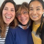 Juliette Binoche Instagram - Behind the curtains💛The best people to make The Taste of Things/La Passion de Dodin-Bouffant 🩵🏃🏻‍♀️🦋thanks to 💆‍♀️@suman.facialist 💇🏻‍♀️ @sophieasse 💄@noa_yehonatan Et la voix extraordinaire de Benoît ❤️‍🔥🙈