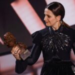 Juliette Binoche Instagram - I want to thank 🥰🥰🥰the Goya Academy @academiadecine for inviting me to Sevilla to receive the Goya Internacional 2023 and particularly Isabel Coixet for presenting it and being with me on that night. You are a heart and an artist I admire, a woman of fire ! 🦁 Yes : Women Life Freedom I agree Not only in Iran 🇮🇷 ♥️ but everywhere on our planet ! It was great to witness the strong and overwhelming AS BESTAS win, the acting of both Dennis Ménochet et Marina Fois is just breathtaking. Bravo 🎉🍾🎈🤍✨🌈🌸 I missed Albert Serra for Pacifiction, I wished that he was selected… nul n’est prophète…etc I want to thank Concha for being my translator during those 2 days of interviews, press conference and masterclass, they kept us busy. You are such a force of work !
