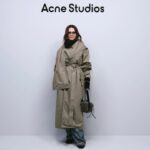 Juliette Binoche Instagram - ACNÉ @acnestudios such a talented and reachable soul Jonny Johansson creator of the brand. His humility blew my mind last night. Acné team thank you,you are the best ! 💘 Actress factory : @orbis.media @jonathan_huguet @celine_planchenault @perrinerougemonthair @magalisanzey #luna&bacchus 🐈🐈‍⬛