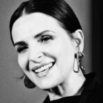 Juliette Binoche Instagram - Au défilé haute couture @giorgioarmani ❤️‍🔥🇮🇹et immense plaisir de revoir Melanie Laurent depuis PARIS de Cédric Klapish ! 📷n&b richardgianorio