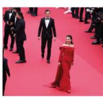 Juliette Binoche Instagram - Thank you @dior et @mariagraziachiuri for making this gorgeous red dress. And thank you @cartier for allowing me to wear your super trouper jewels. ❤️❤️❤️❤️❤️❤️❤️ 💃🏼 @jonathan_huguet 💋 @celine_planchenault ✂️ @johnnollet ❤️‍🔥 @orbis.media 🌺 @festivaldecannes Et merci Thomas 🎈
