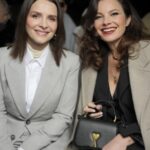 Juliette Binoche Instagram - 💛🩶AMI fashion show💛🩶 @alexandremattiussi9 @amiparis #AmiParis #amifw24 Sharing the energy of the show with our hero Fran 🙌@officialfrandrescher ❤️‍🔥(thank you for all the fights you did with your team for our actors’rights) and the talented Choi Woo Shik @dntlrdl 💚