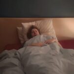 Juliette Tresanini Instagram - Bon lundi à tous ! Et merci Oscar, j’ai bien compris le message ! #flemmedulundi #ontaillesescrayonsetonyretourne #objectifoscar #comedie #comedy