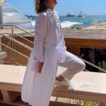 Juliette Tresanini Instagram - Premier jour à Cannes, ressenti une semaine ! Les pauses n’existent pas, mes meilleurs compagnons de route: une bonne paire de baskets et une bouteille d’eau (quelques Dolipranes parce que… voilà quoi ) . Je vous parlerai des films chanmés que j’ai vu et des rencontres folles aussi mais avant tout , je tenais à remercier @sylvie_illustre_vip_cannes pour cette invitation magique, ainsi que @maisonrochel que j’ai choisi pour ses tenues si originales et élégantes . Les pièces sont somptueuses , je vous recommande Dana, cette fée de la dentelle qui fait de moi une version instagramable et glamour 😉 Voilà pour le premier jour de ce festival de fou … à demain pour de nouvelles aventures … Merci @morganejackson.makeup.cannes @julien.g.hair pour la mise en beauté , @xbengarnierx que les gens prennent souvent pour Gael Garcia Bernal , merci @brutofficiel pour la meilleure soirée de la Croisette ainsi que @arianderson8685 tout ça n’aurait pas la même saveur (toi-même tu sais)