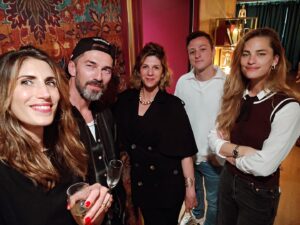 Juliette Tresanini Instagram - Un grand bravo @anne.mondy pour son magnifique travail sur l’Avant-scène au @palaisdescongres , une bien belle inauguration en famille #design #deco #decointerieur #annemondyinteriors
