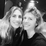 Juliette Tresanini Instagram - 3 heures d’attente à la gare en bonne compagnie ! Je tiens à m’excuser auprès des 2 messieurs de derrière qui ont eu beaucoup de mal à terminer leurs tableaux Excel ! Pardon mais qu’est ce que c’était bon … Merci à la machine à café du salon grand voyageur et merci la vie parce que c’est bien là que tout commence ! #retrouvailles #beaucoupdemotsparminutes #vivelagaredelyon