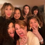 Juliette Tresanini Instagram - Si on était dans « LOL: qui rit,sort ! », je serais partie en premier, quoique 😉 Et oui , le samedi c’est David Bowie !