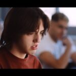 Juliette Tresanini Instagram - Film Nikon en competition 🥳🥳🥳Merci @michelbiel d’avoir traité ce sujet qui me tient particulièrement à ♥️. La responsabilité du corps enseignant dans la prévention et la gestion du harcèlement scolaire est primordiale. Merci à toutes celles et ceux qui luttent au quotidien pour préserver la santé physique et mentale des élèves harcelés . Merci à celles et ceux qui ne laissent pas faire, qui ne détournent pas le regard, qui ne minimisent pas et qui sanctionnent lourdement les agresseurs. La peur doit changer de camp ! Je vous laisse le lien dans la bio et vous voulez voter pour ce film jusqu’au 10 avril, une fois par jour même si vous aimez ! Go,go,go !