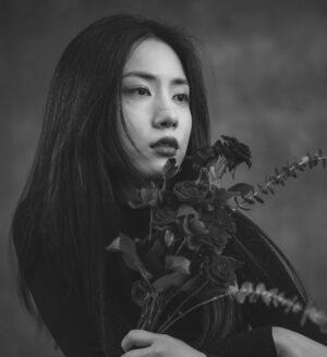 Jung Woo-yeon Instagram - #black #rose