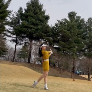Jung Woo-yeon Instagram - #gospheres #golf #3월 #💛 #아주좋아 #😊 골프는 자신감이죠