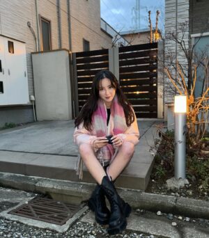 Jung Hye-sung Instagram - 아크네 목도리의 막바지 ❣️
쌩 아이폰 사진 좋아✨..