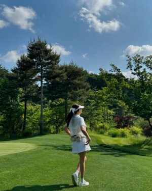 Jung Hye-sung Instagram - @malbongolf.kr 
말본 신상옷입고 좋은사람들과 즐거운 라운딩 🩵
옷과 골프를 좋아하는 나에게 최고의 선물 🎁
라베도 하고 보기14개 상도 받고 ❣️
여자보다 예쁜(?) 남자들 셋이랑🥊
@youngmi_0909  영미언니감사합니다