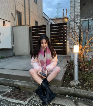 Jung Hye-sung Instagram - 아크네 목도리의 막바지 ❣️
쌩 아이폰 사진 좋아✨..