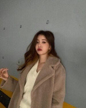 Jung In-sun Instagram - 오늘도 웃참실패🙃