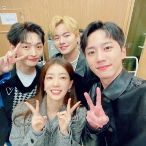 Jung In-sun Instagram - #너의밤이되어줄게  컬투쇼 나들이👫🏻👨🏼‍🤝‍👨🏻
.
곧 만나요🙋🏻‍♀️
우리 다음엔 다같이 함께해-🌝