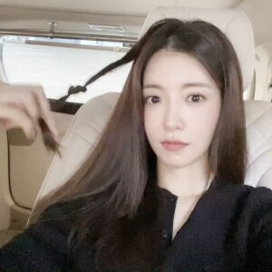 Jung In-sun Instagram - 오랜 내 버릇🙋🏻‍♀️