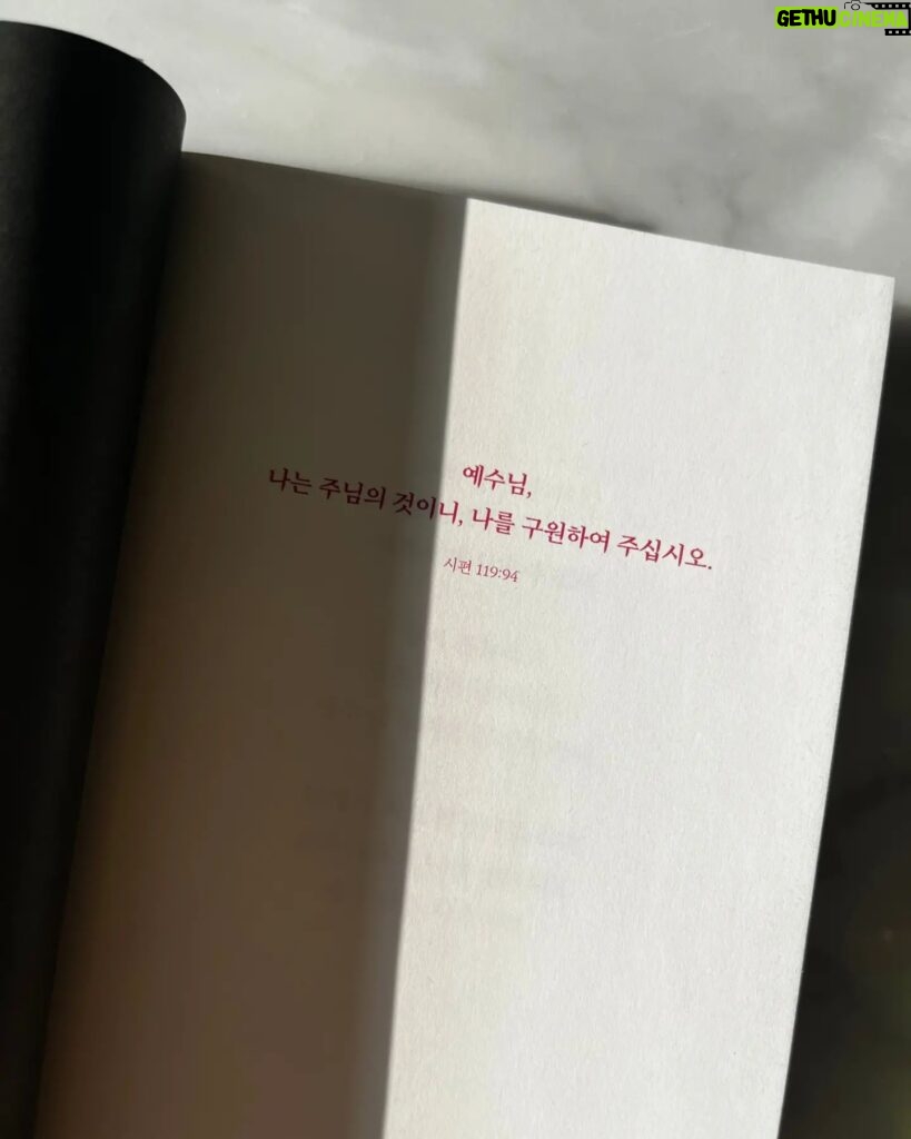 Jung Si-a Instagram - 선물같은 토요일 아침🌈 with 구름이 머무는 동안