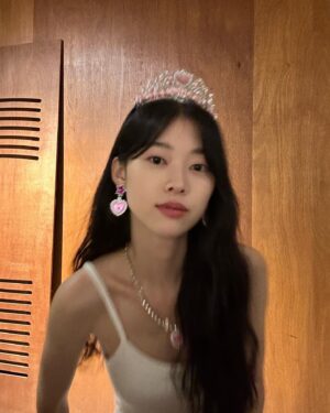 Jung Yi-seo Instagram - 08.13 belated birthday 🎂🤍