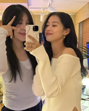 Jung Yi-seo Instagram - 다들 영상 보러 오시오 🤍