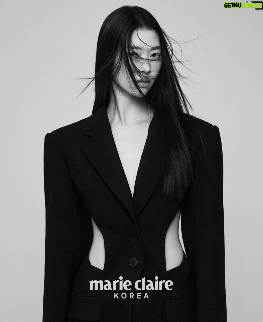 Jung Yi-seo Instagram - @marieclairekorea 🖤