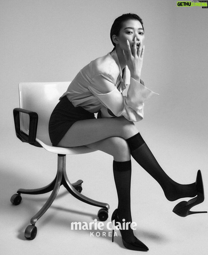 Jung Yi-seo Instagram - @marieclairekorea 🖤