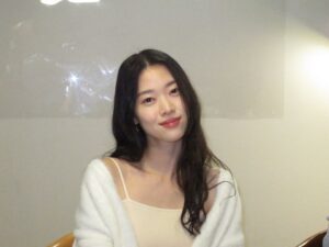 Jung Yi-seo Instagram - 👵🏻🫶🏻👵🏻
