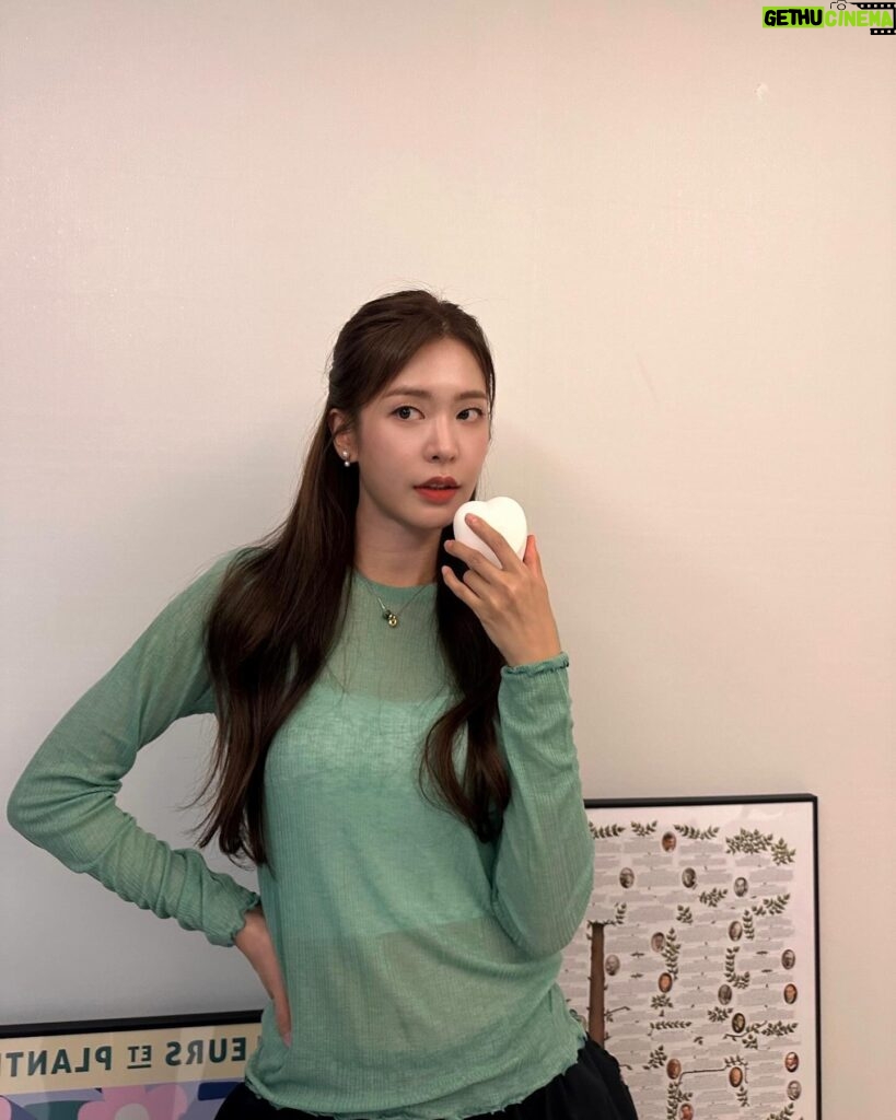 Jung Yoo-jin Instagram - @refa_heartbrush_official 🩷🩵