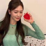 Jung Yoo-jin Instagram - @refa_heartbrush_official 🩷🩵