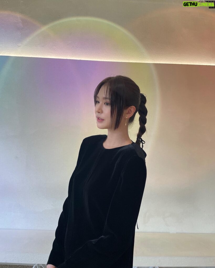 Jung Yoo-jin Instagram - 🖤