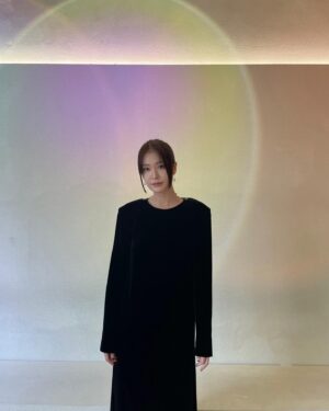 Jung Yoo-jin Instagram - 🖤