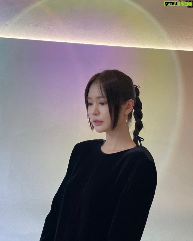 Jung Yoo-jin Instagram - 🖤